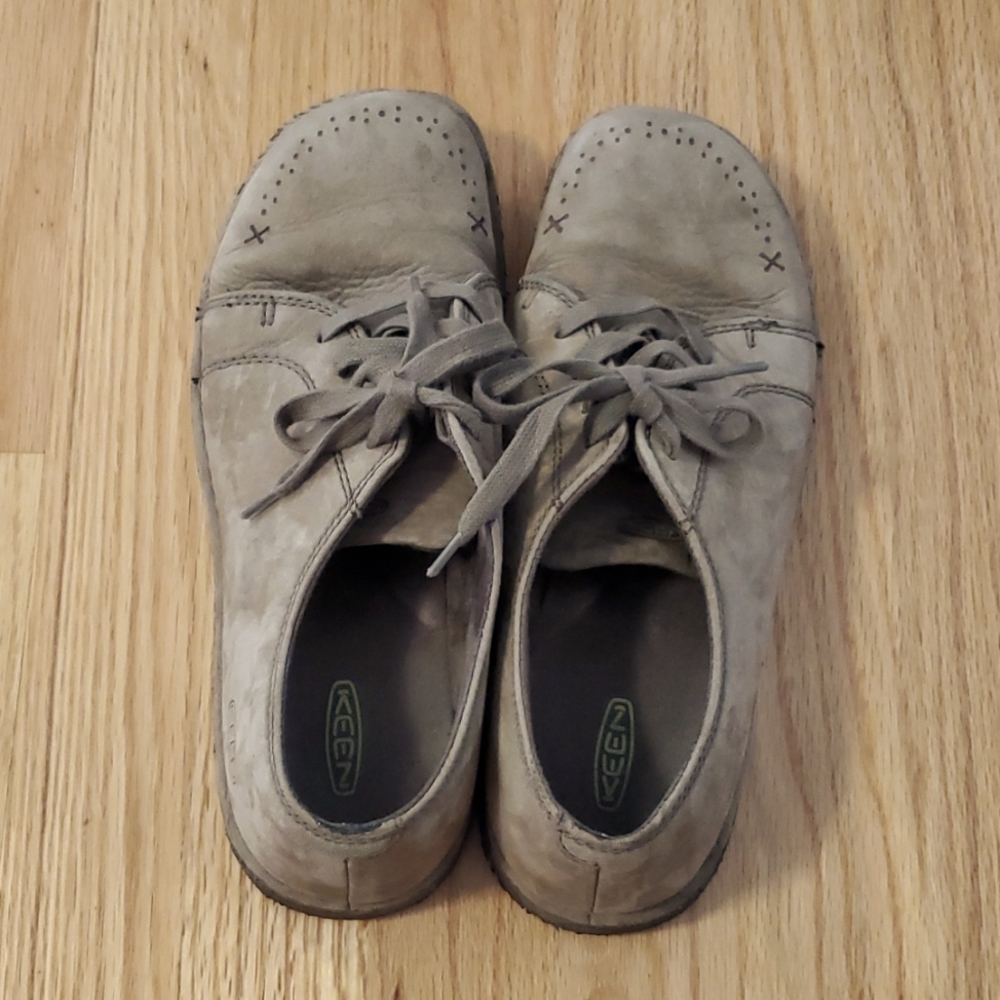 Keen Sierra Women's Suede Oxfords with Crepe Soles - Picture 2 of 6